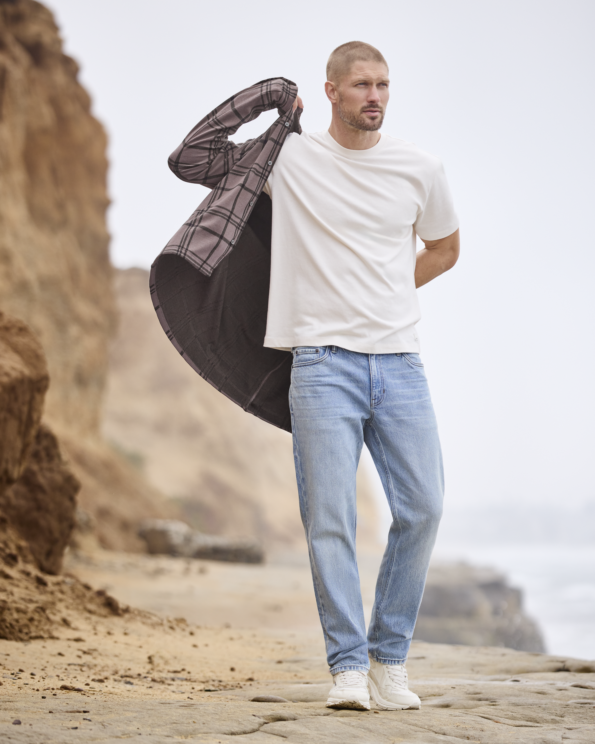 Vuori Vintage Jean Classic Fit 32 | Light Wash Denim