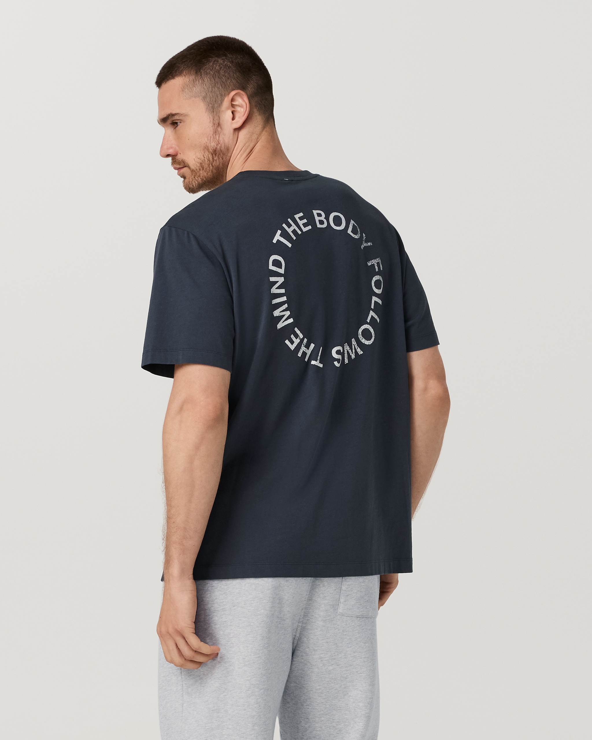 Vuori Lifestyle Graphic Tee | Navy - Image 3