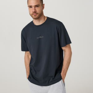 Vuori Lifestyle Graphic Tee | Navy