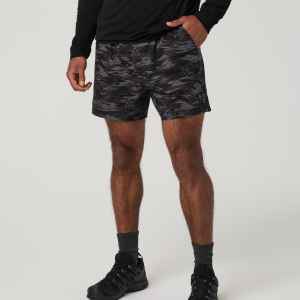 Vuori HardKore Short Lined 5 | Black Riptide Camo