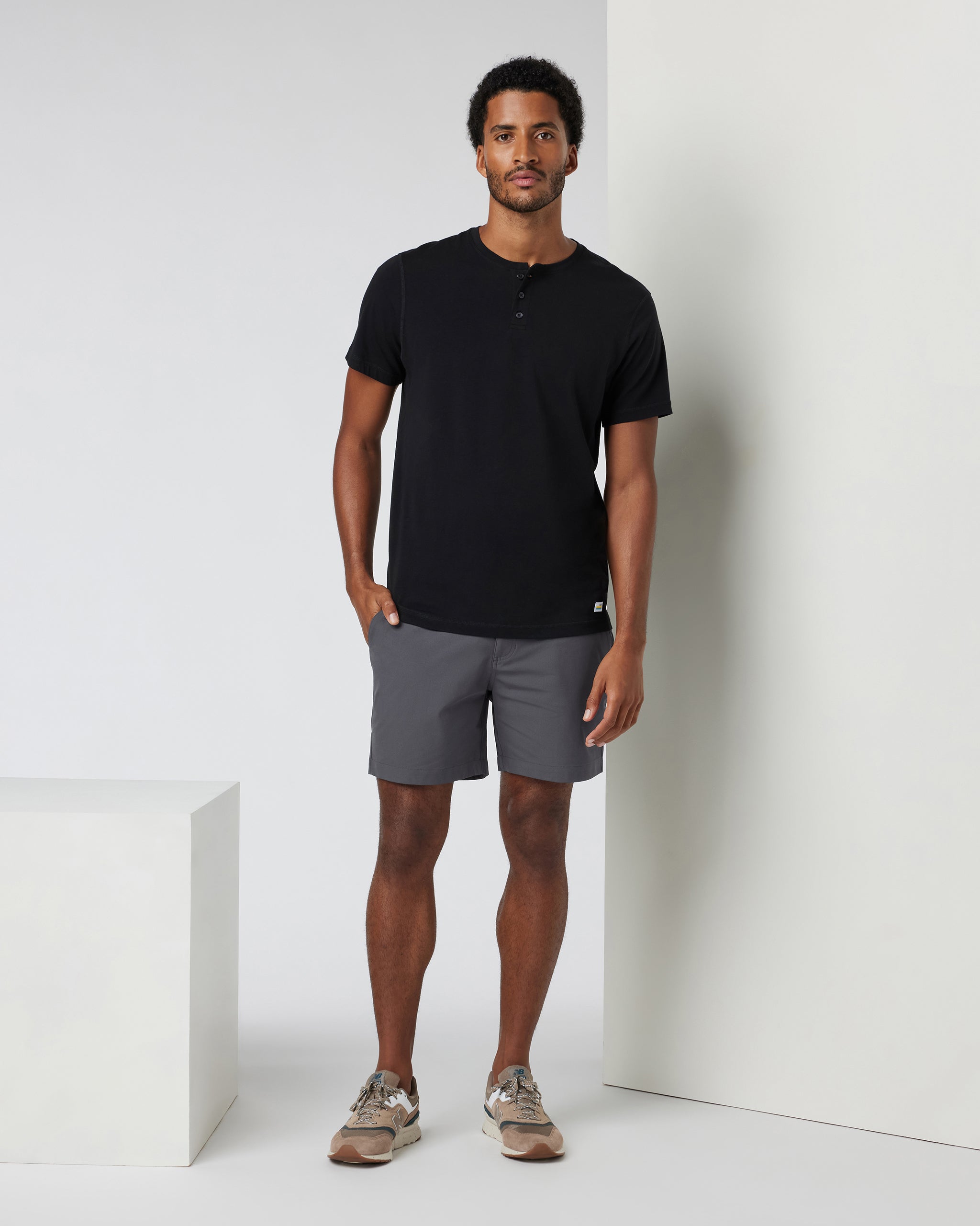 Vuori Meta™ Short 6 | Charcoal - Image 2
