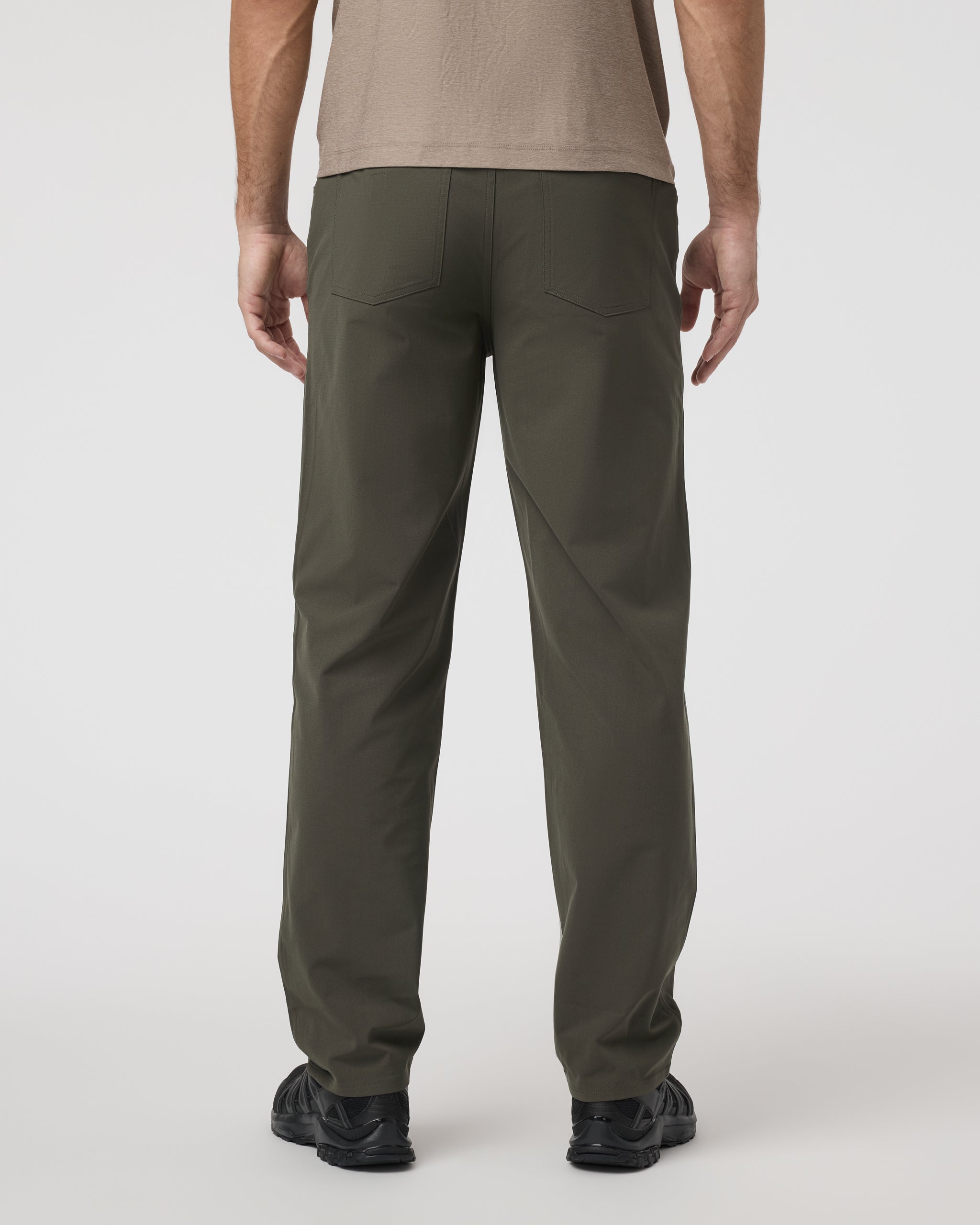 Vuori Meta™ Pant Relaxed Fit 32 | Dark Oregano - Image 3