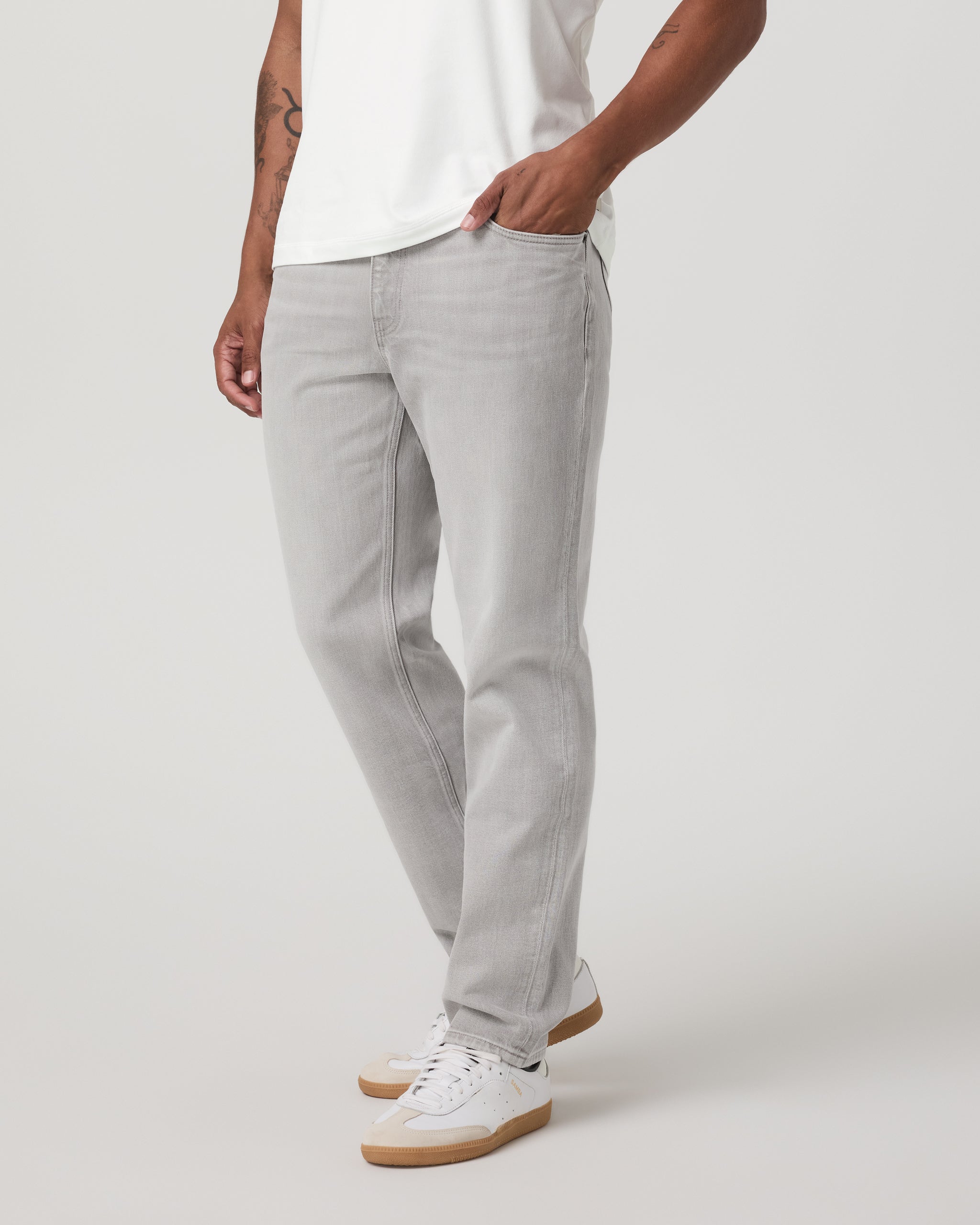 Vuori Vintage Jean Classic Fit 30 | MoonWash Denim