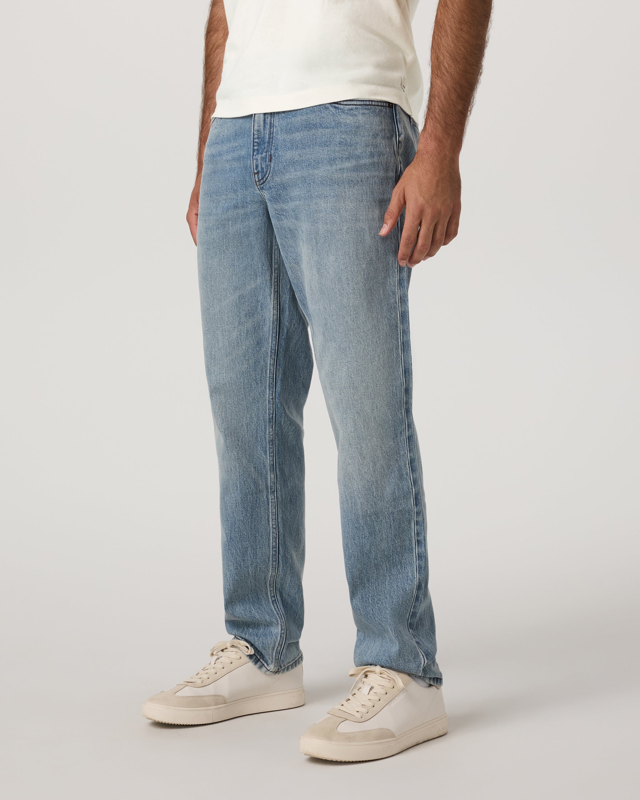 Vuori Vintage Jean Classic Fit 30 | Light Wash Denim