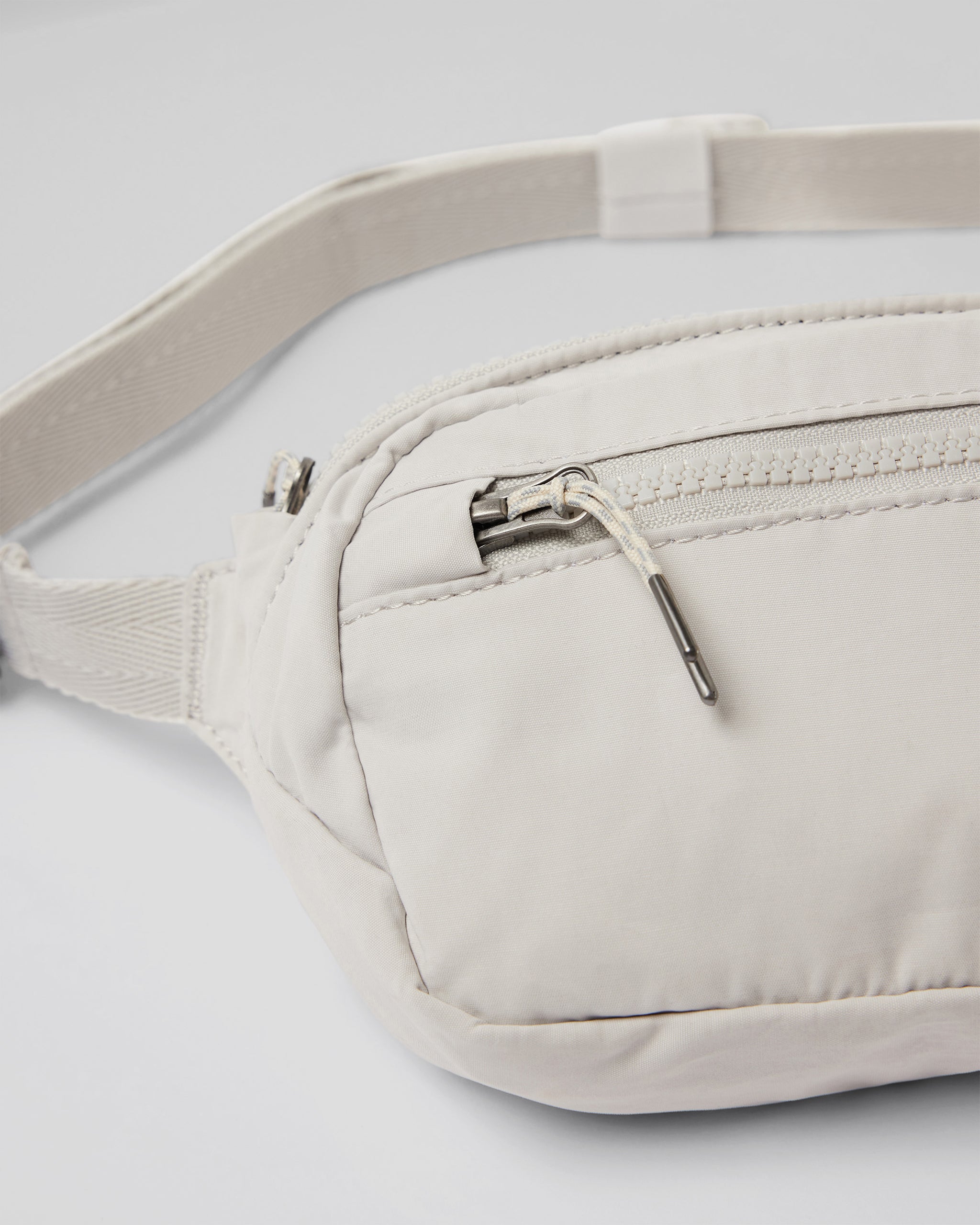Vuori Hip Pack | Salt - Image 3