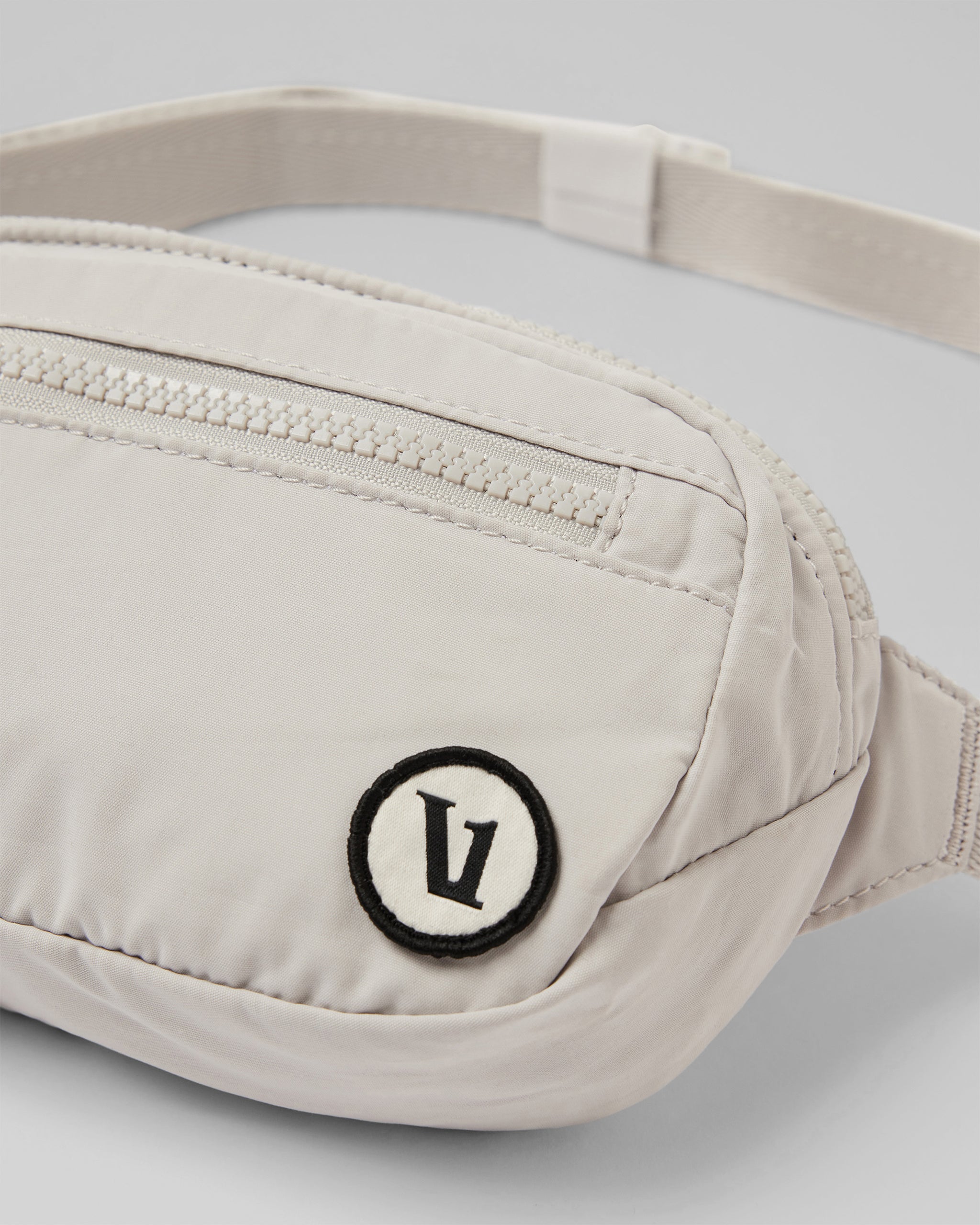 Vuori Hip Pack | Salt - Image 2