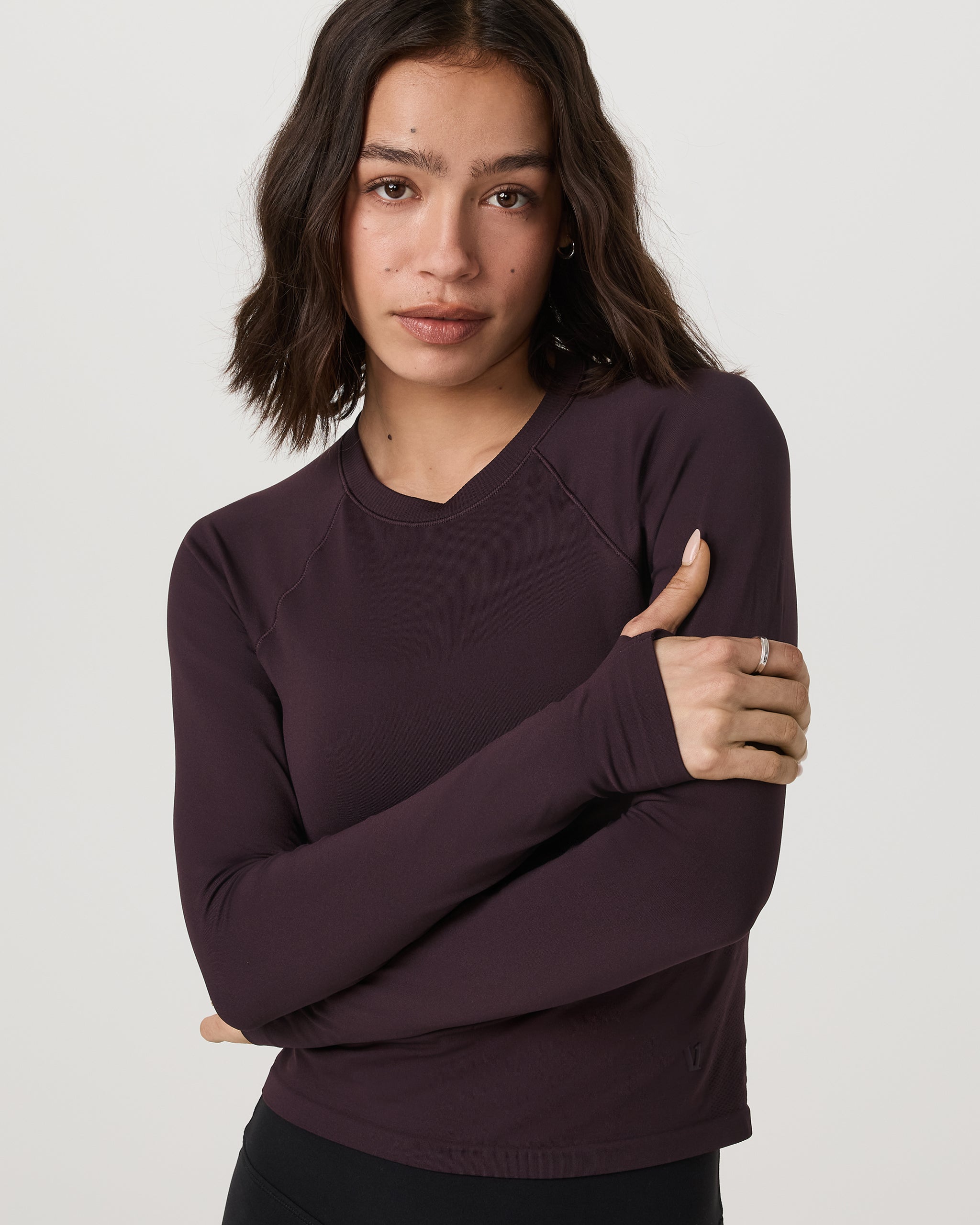 Long Sleeve Seamless Surge Tee | Raisin - Image 4