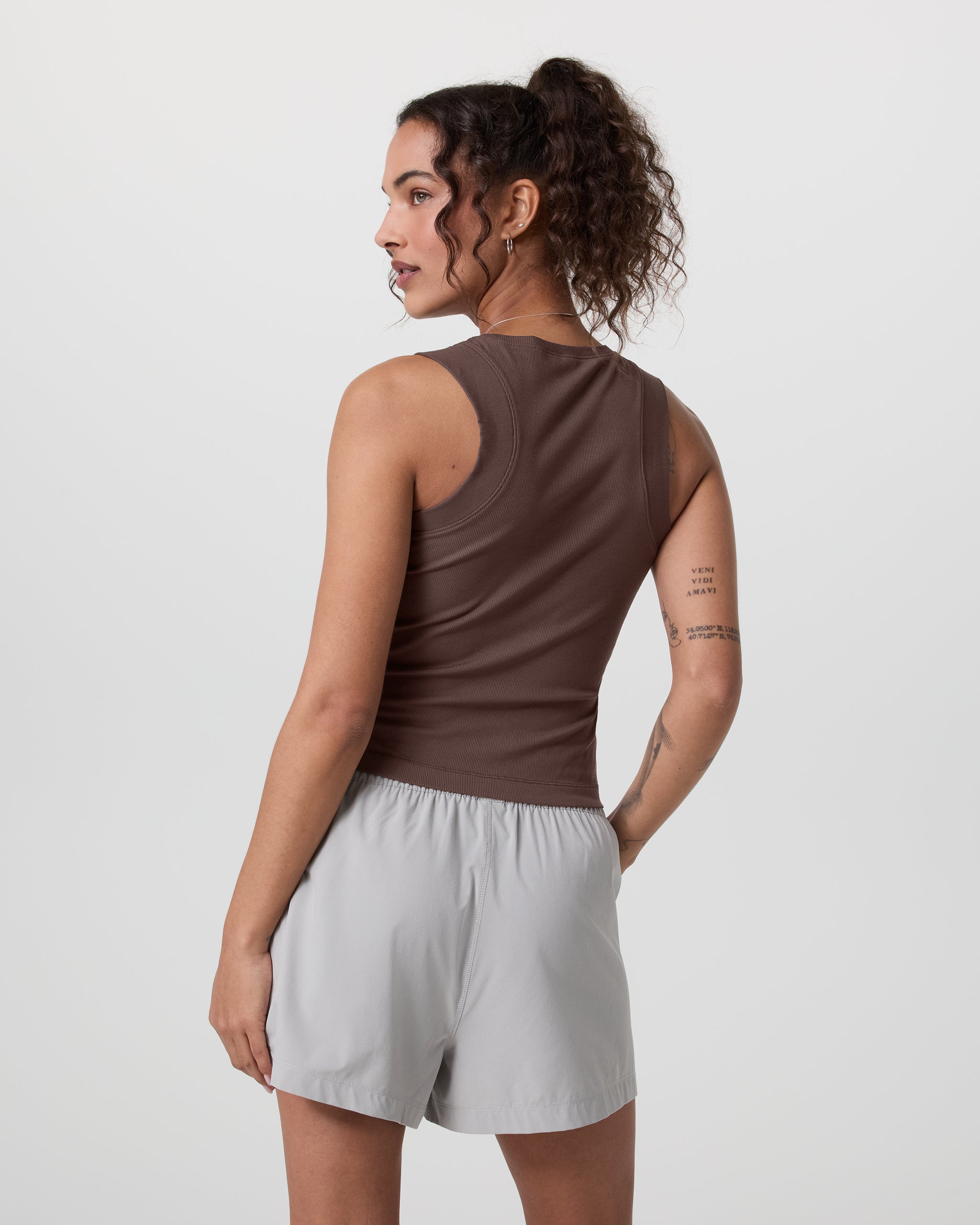 Pose Modern Tank | Java - Image 3