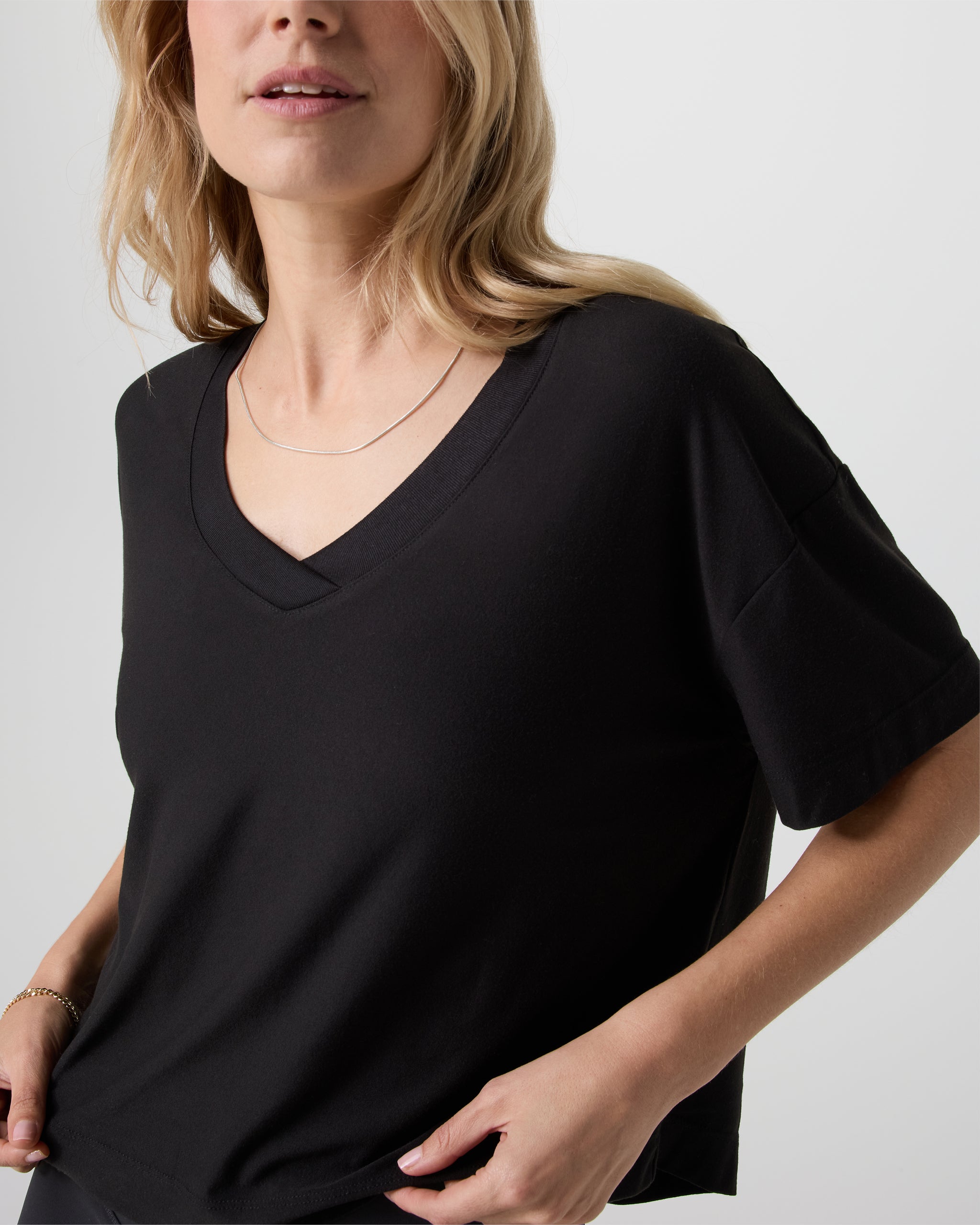 Short Sleeve Energy V-Neck Tee | Black - Image 4