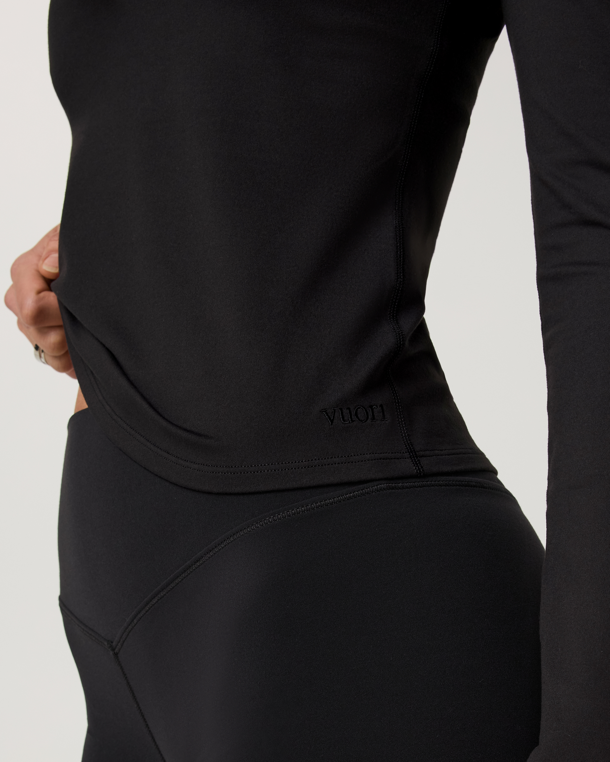 Long Sleeve Halo Essential Scoop | Black Tonal - Image 4