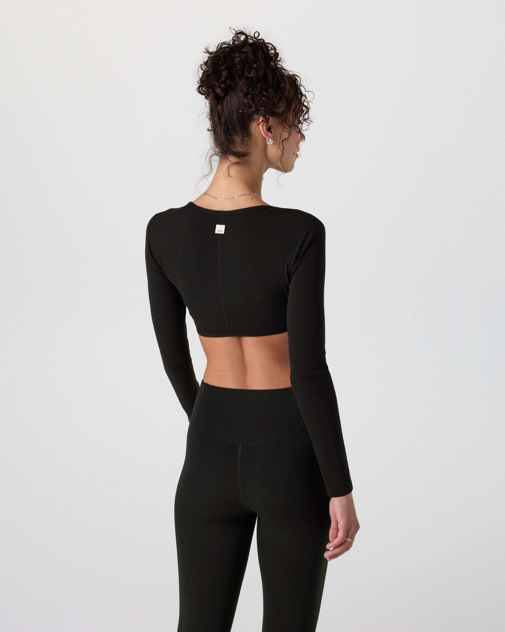 Vuori AllTheFeels™ Shrug | Black - Image 3