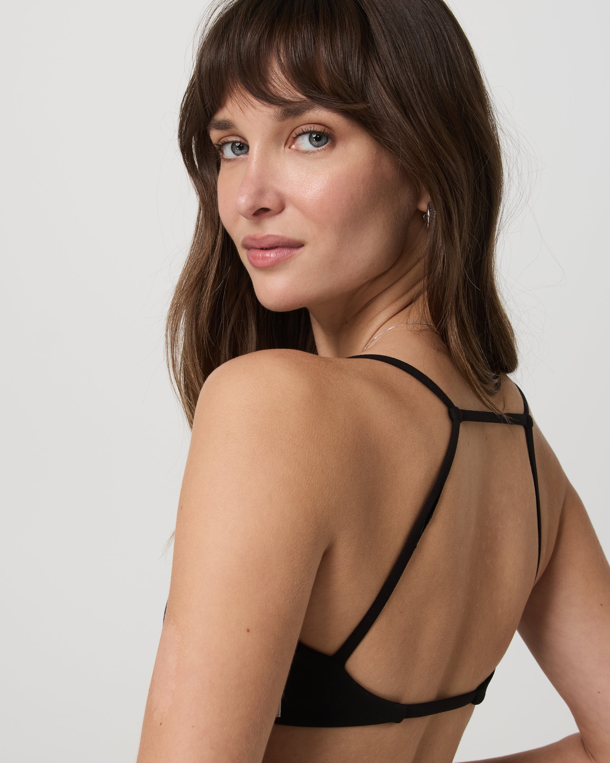 Vuori AllTheFeels™ Strappy Back Bra | Black - Image 2