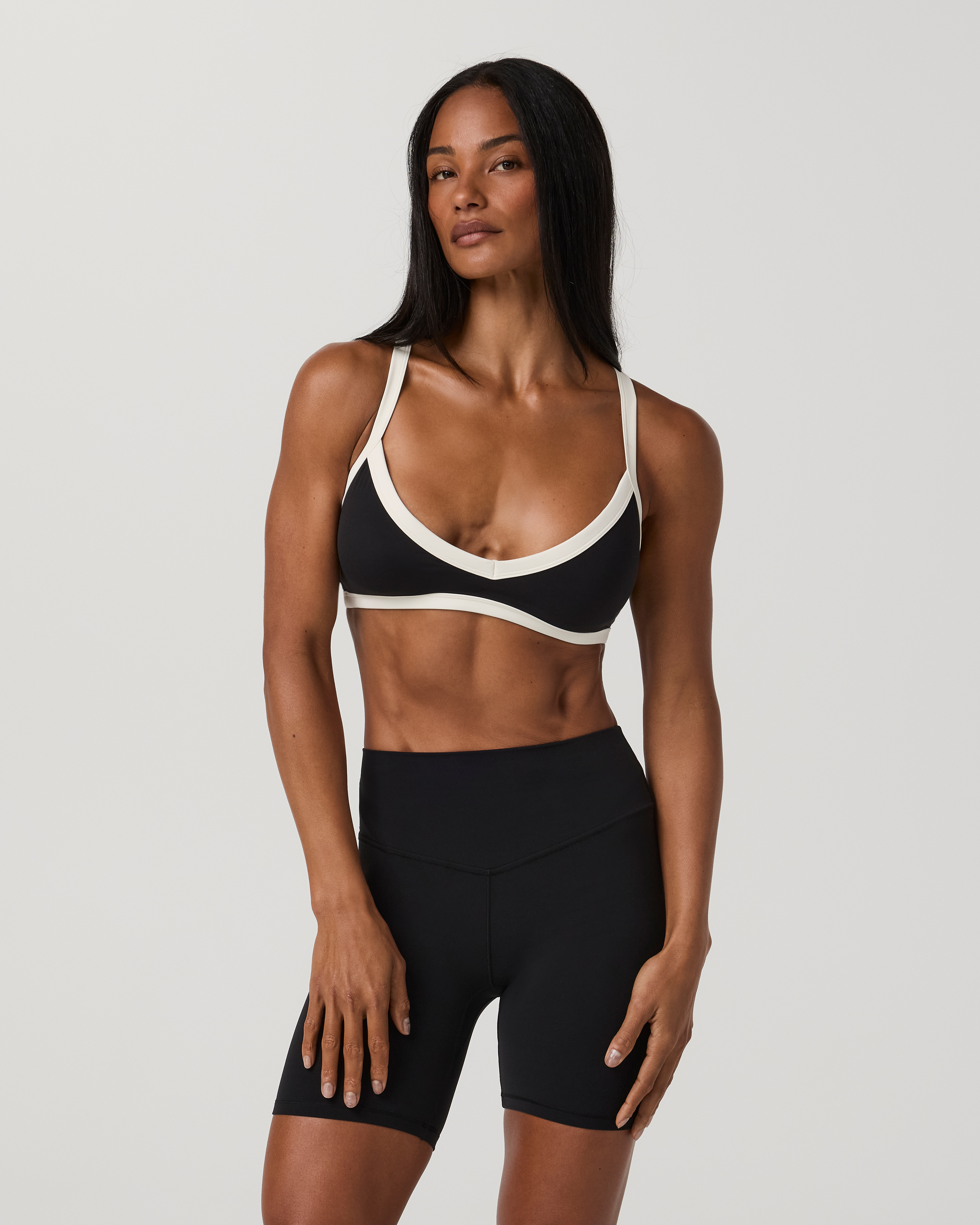 Vuori AllTheForm™ V Neck Bra | Black - Image 3