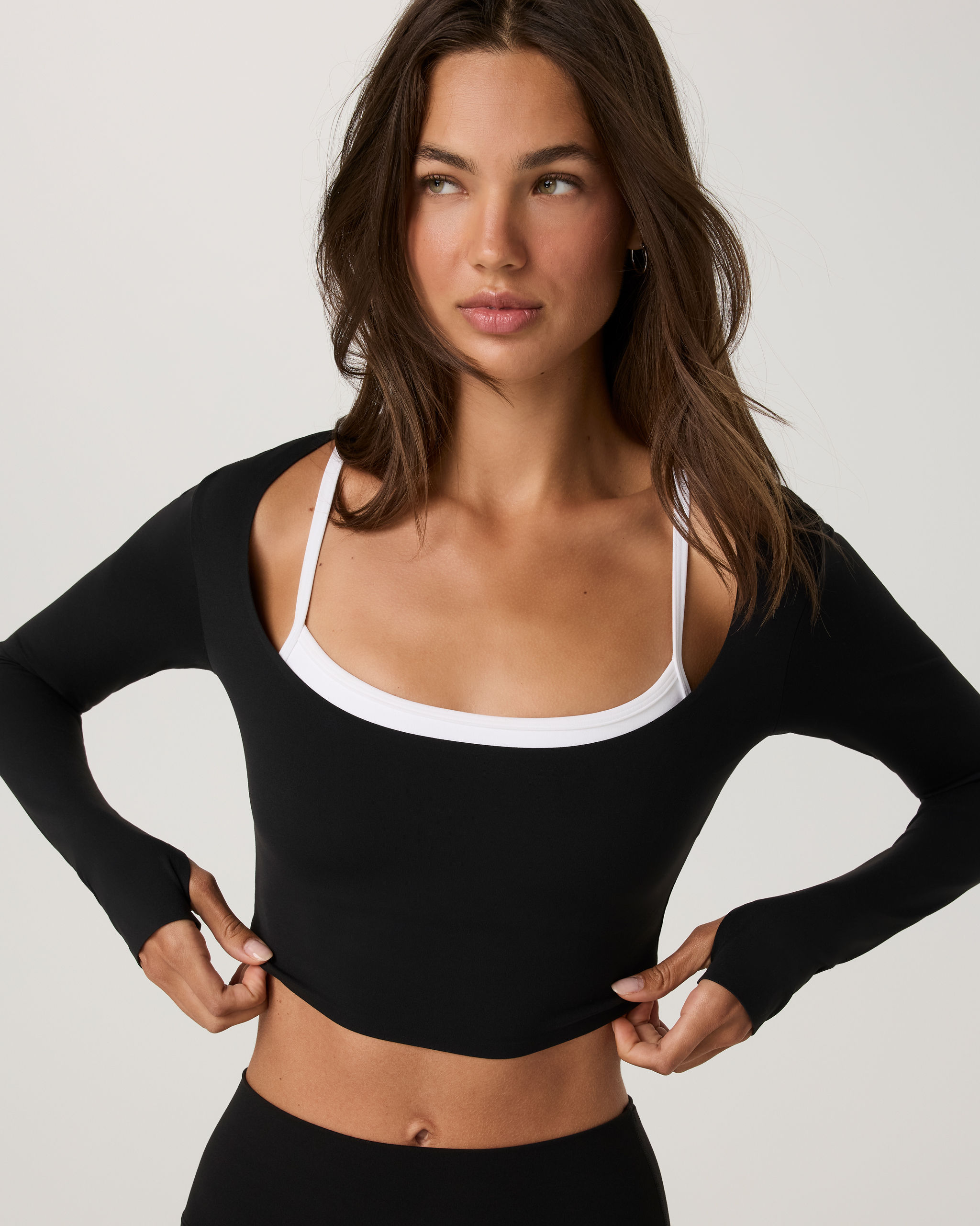 Vuori AllTheFeels™ Long Sleeve Scoop Top | Black - Image 2