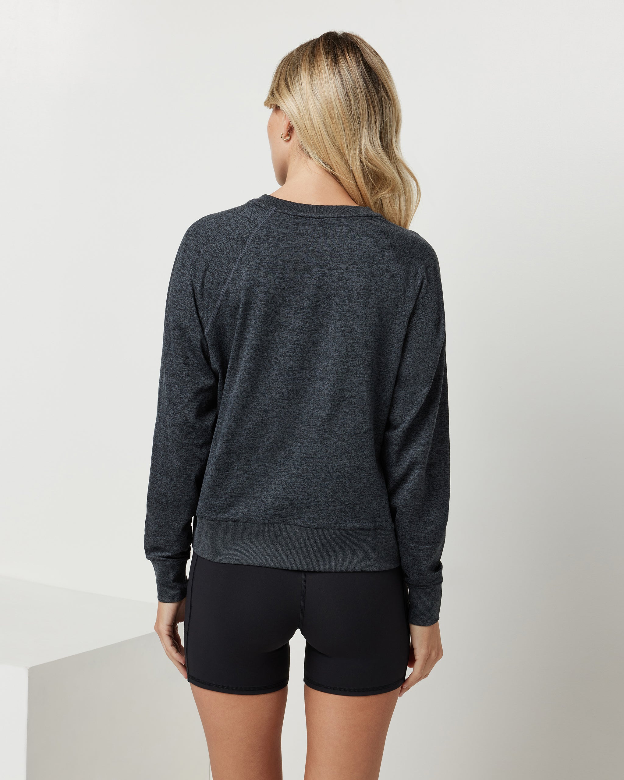 Long-Sleeve Halo Crew | Charcoal Heather - Image 3