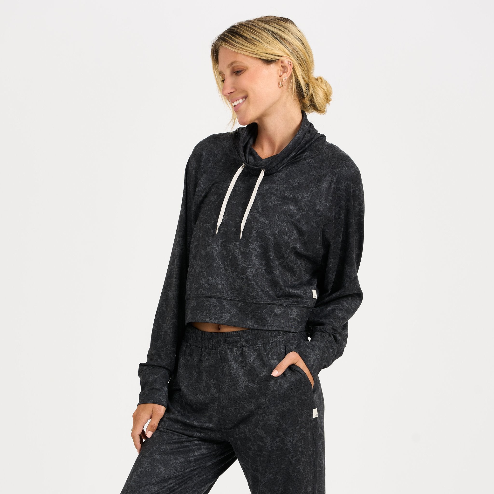 Halo Crop Funnel Neck | Charcoal Tortoise - Image 2