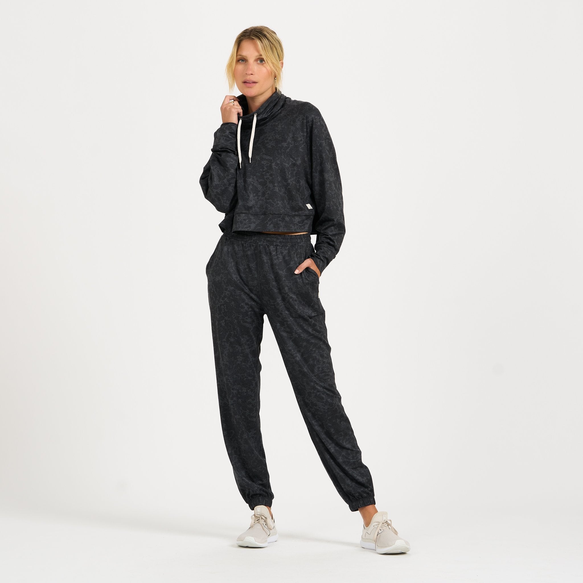 Halo Crop Funnel Neck | Charcoal Tortoise - Image 4