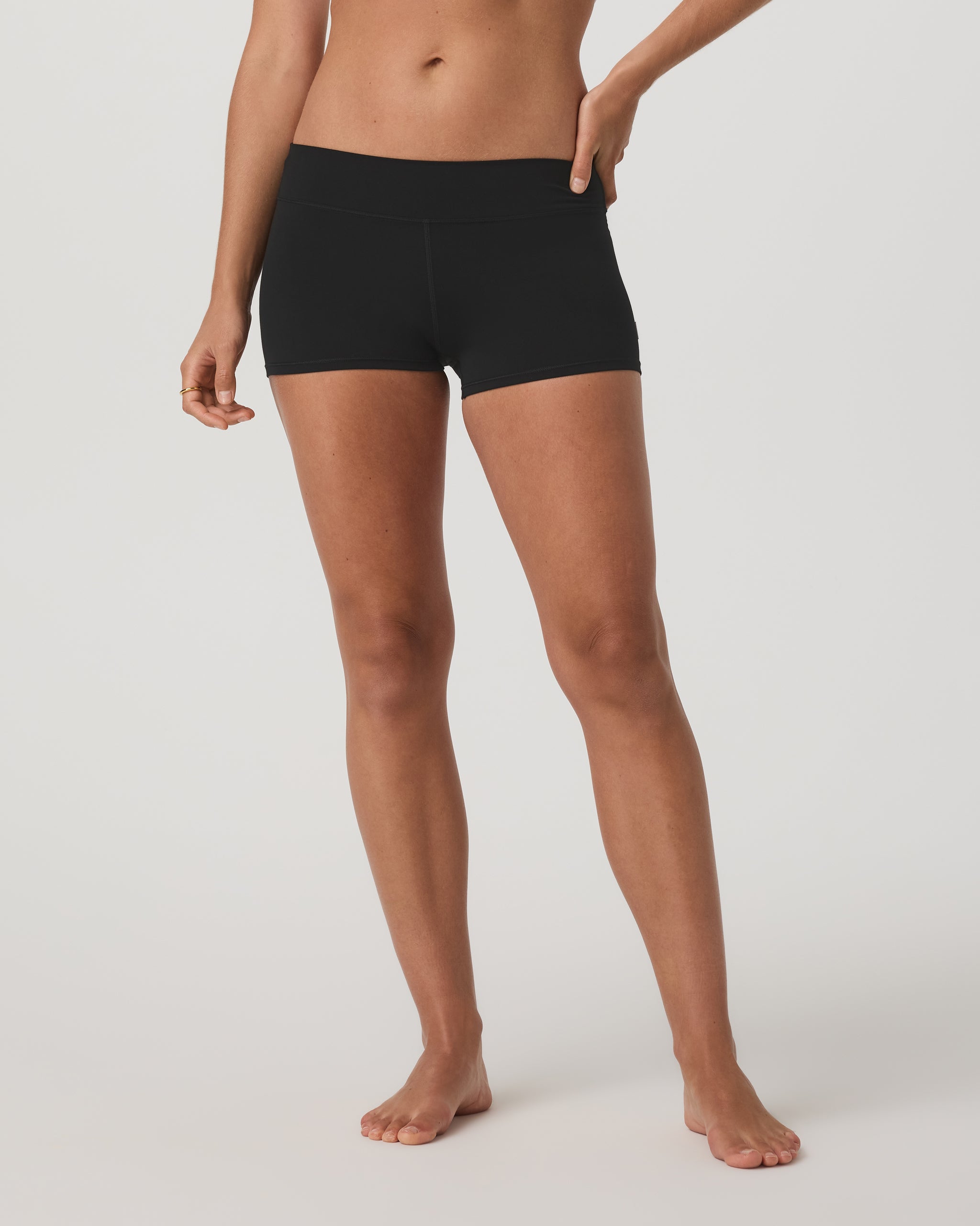 Vuori AllTheFeels™ Low Rise Shorty | Black - Image 3