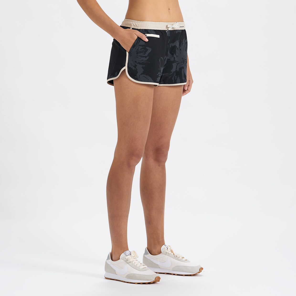 Tavi Short | Charcoal Big Flower - Image 2