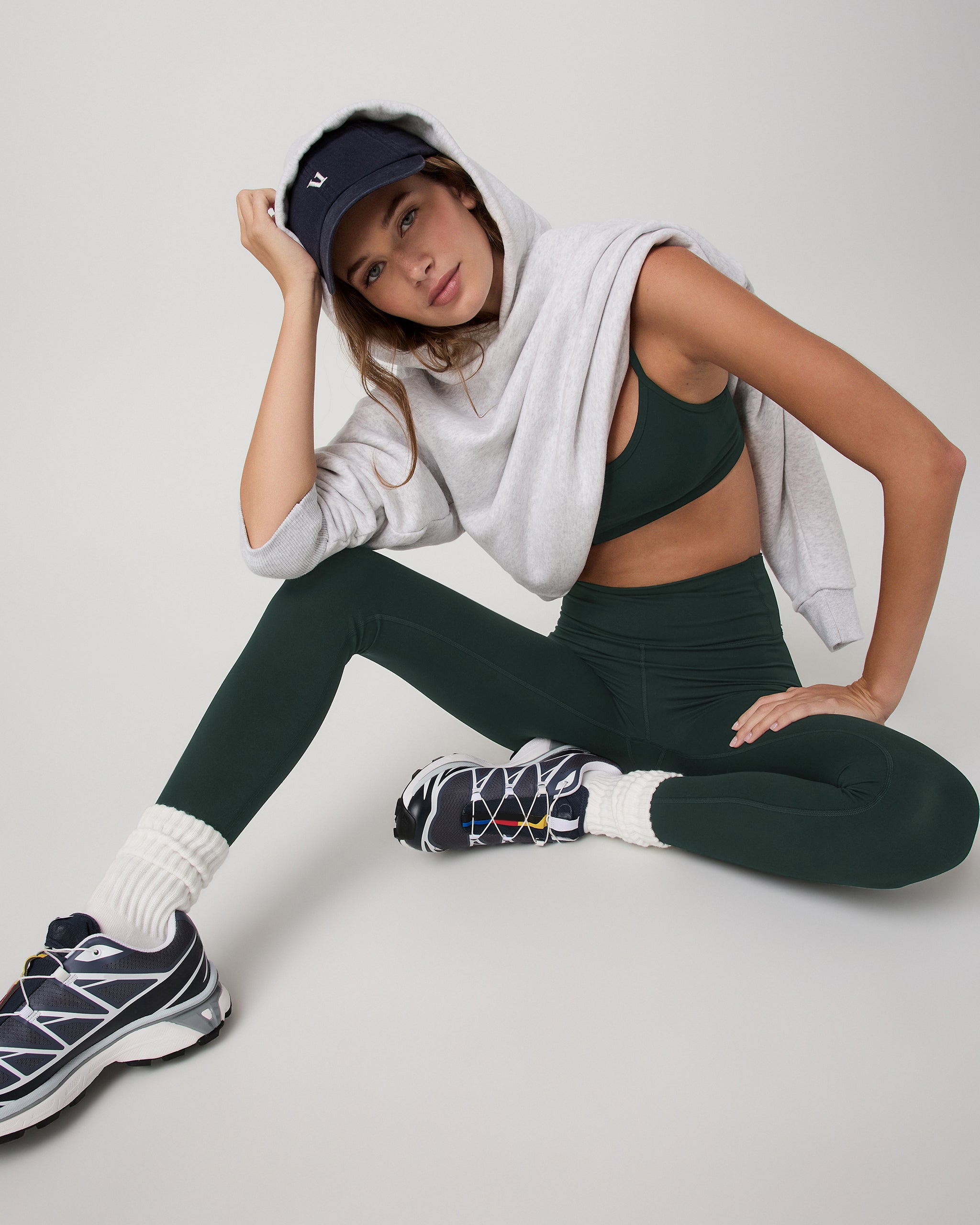 Vuori AllTheFeels™ Legging - Short | Evergreen - Image 2