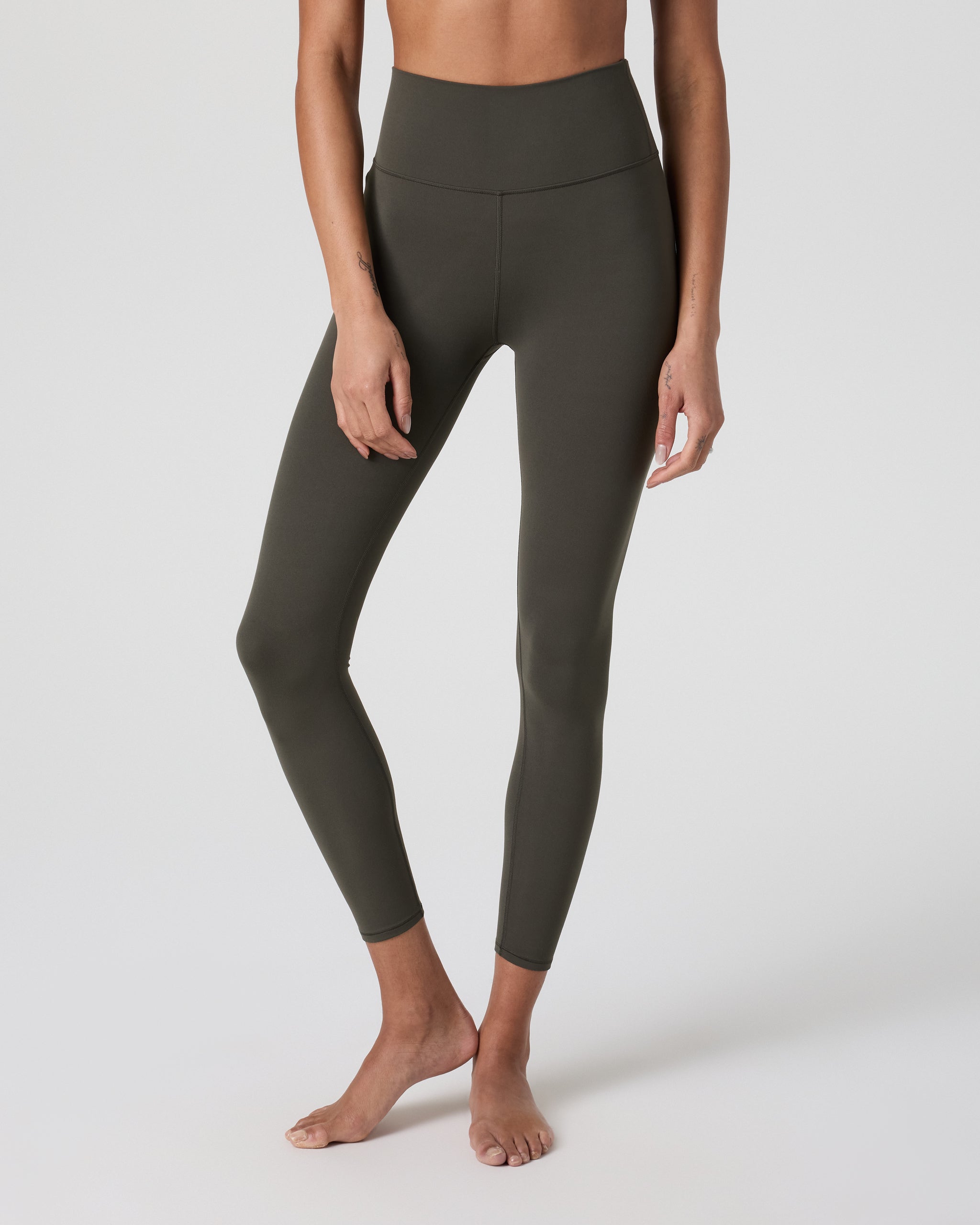 Vuori AllTheFeels™ Legging - Short | Kale - Image 4