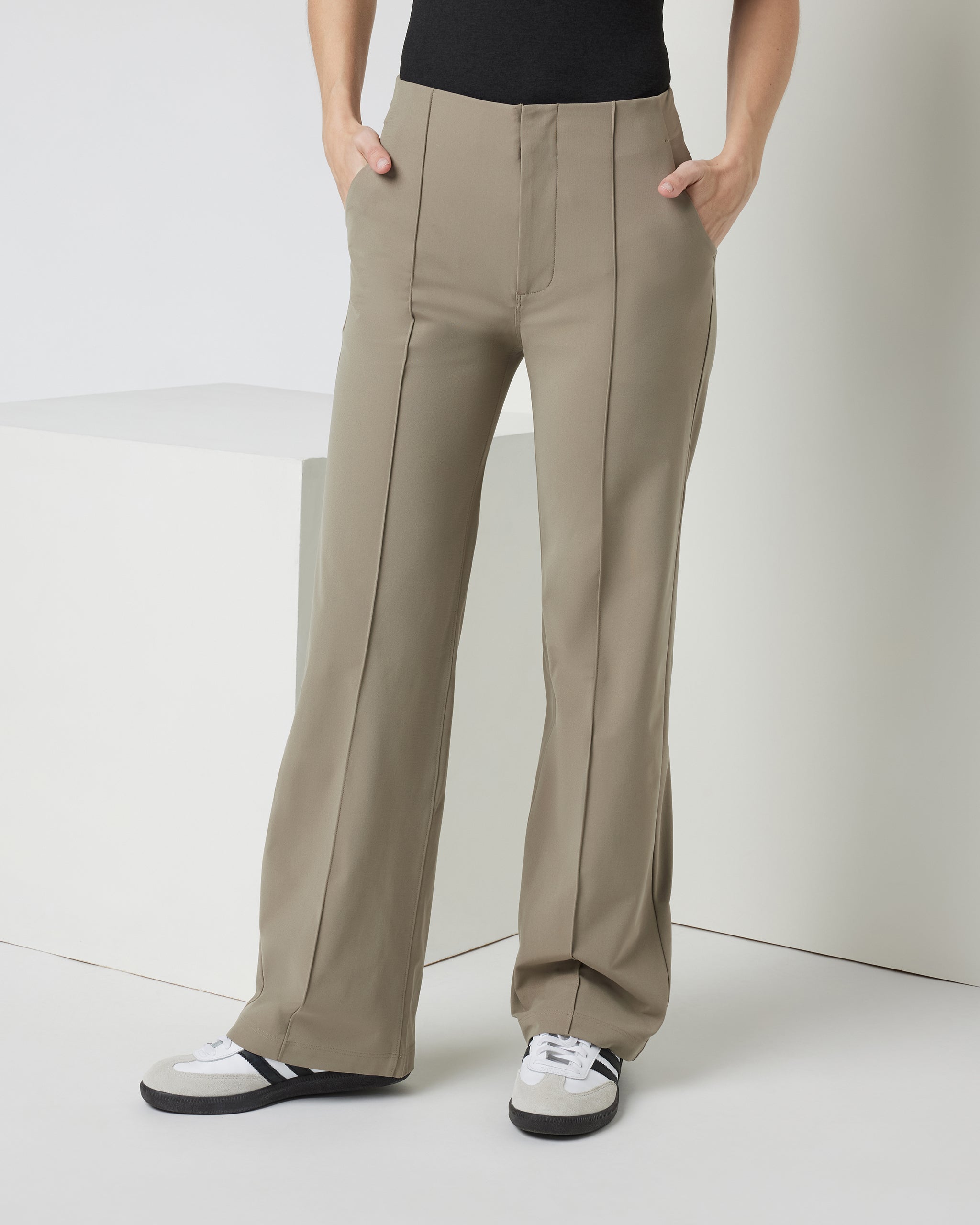 Womens Vuori Meta™ Wideleg Pant - Short | Taupe