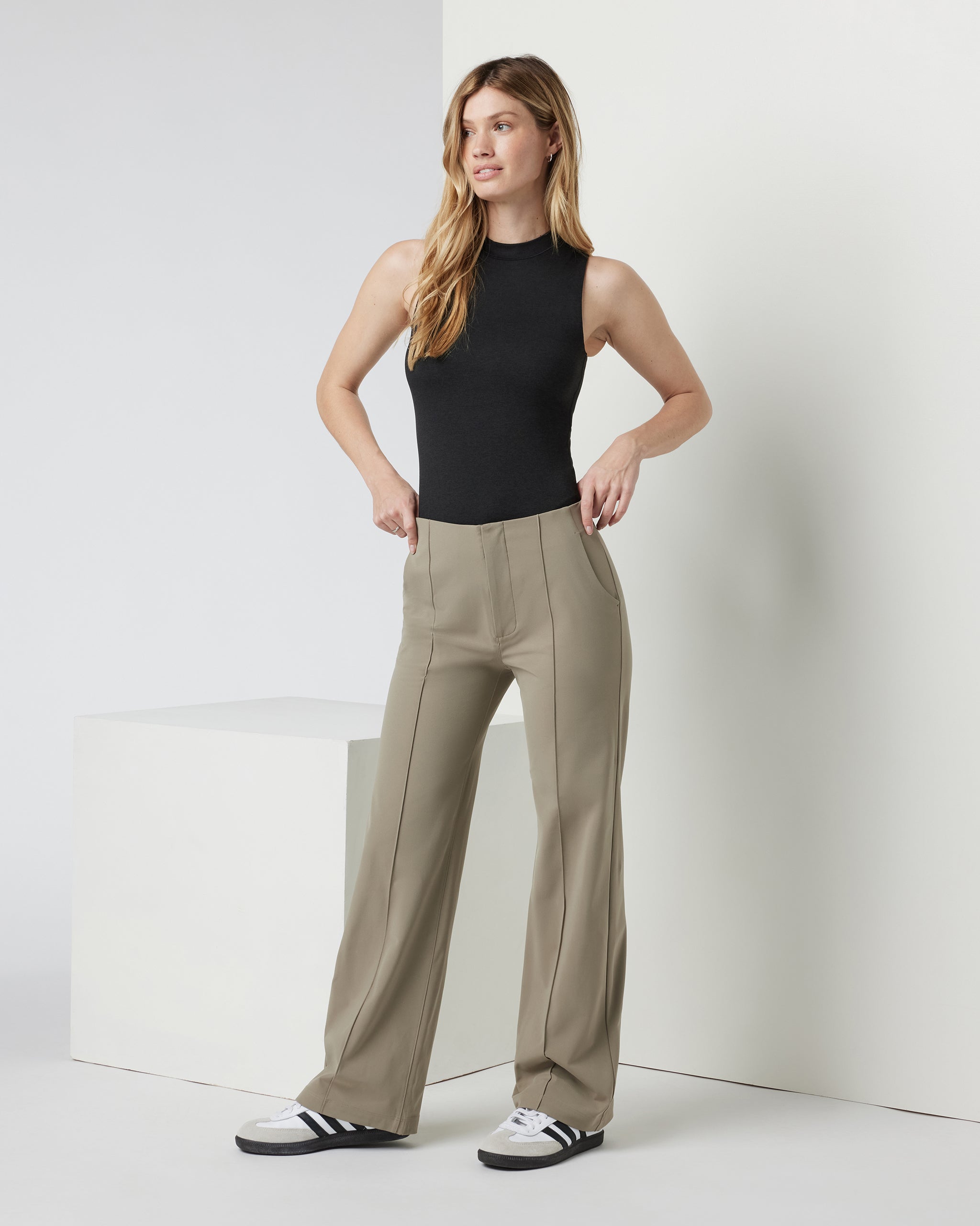 Womens Vuori Meta™ Wideleg Pant - Short | Taupe - Image 2