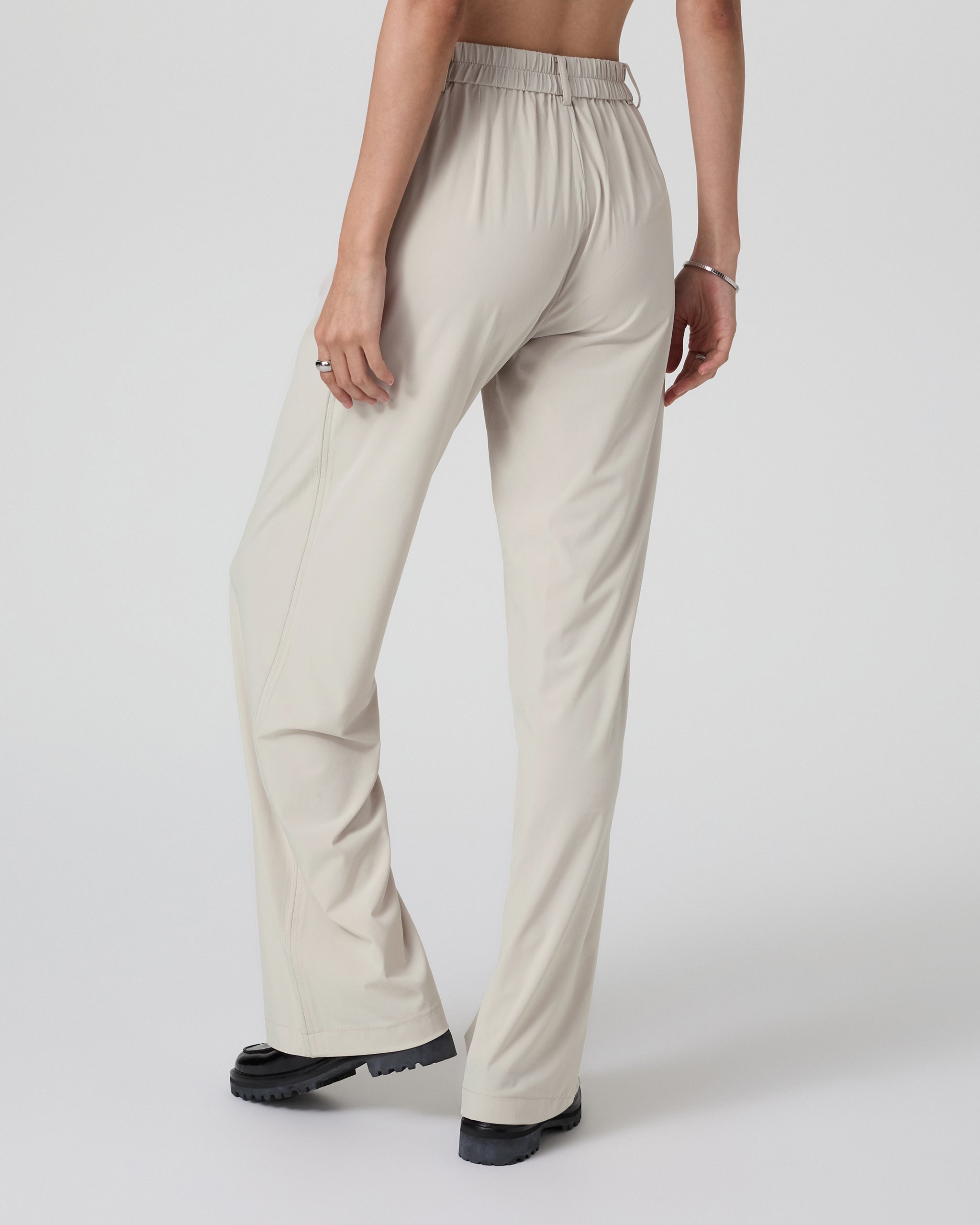 Villa Trouser-Short | Mushroom - Image 3