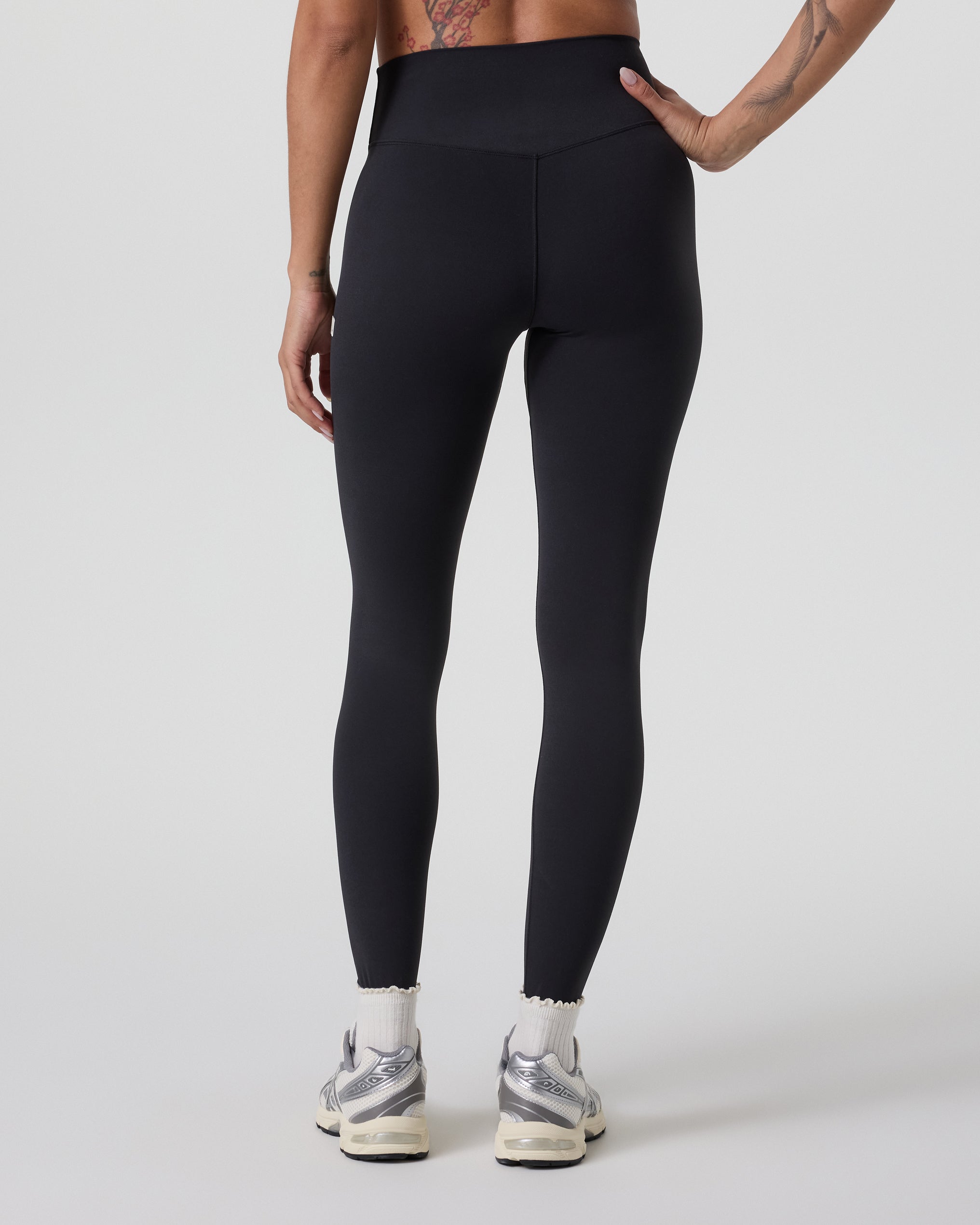 Vuori AllTheForm™ Legging - Short | Black - Image 3