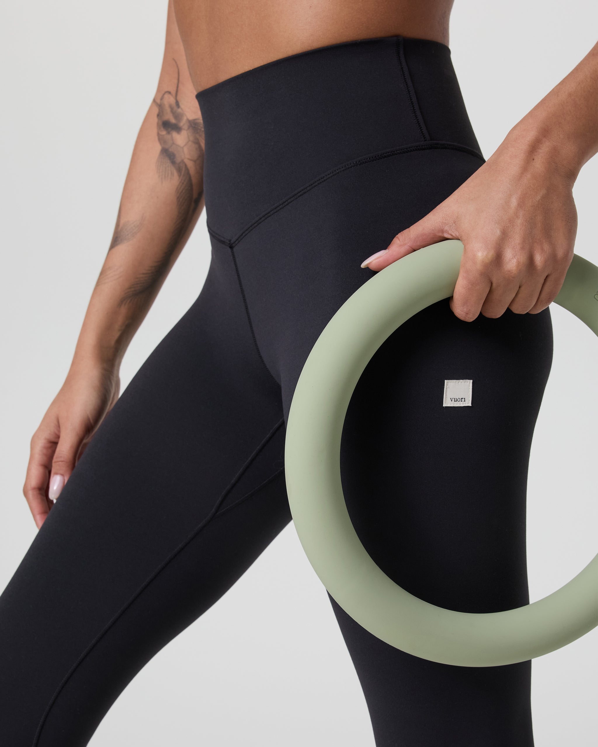Vuori AllTheForm™ Legging - Short | Black - Image 4