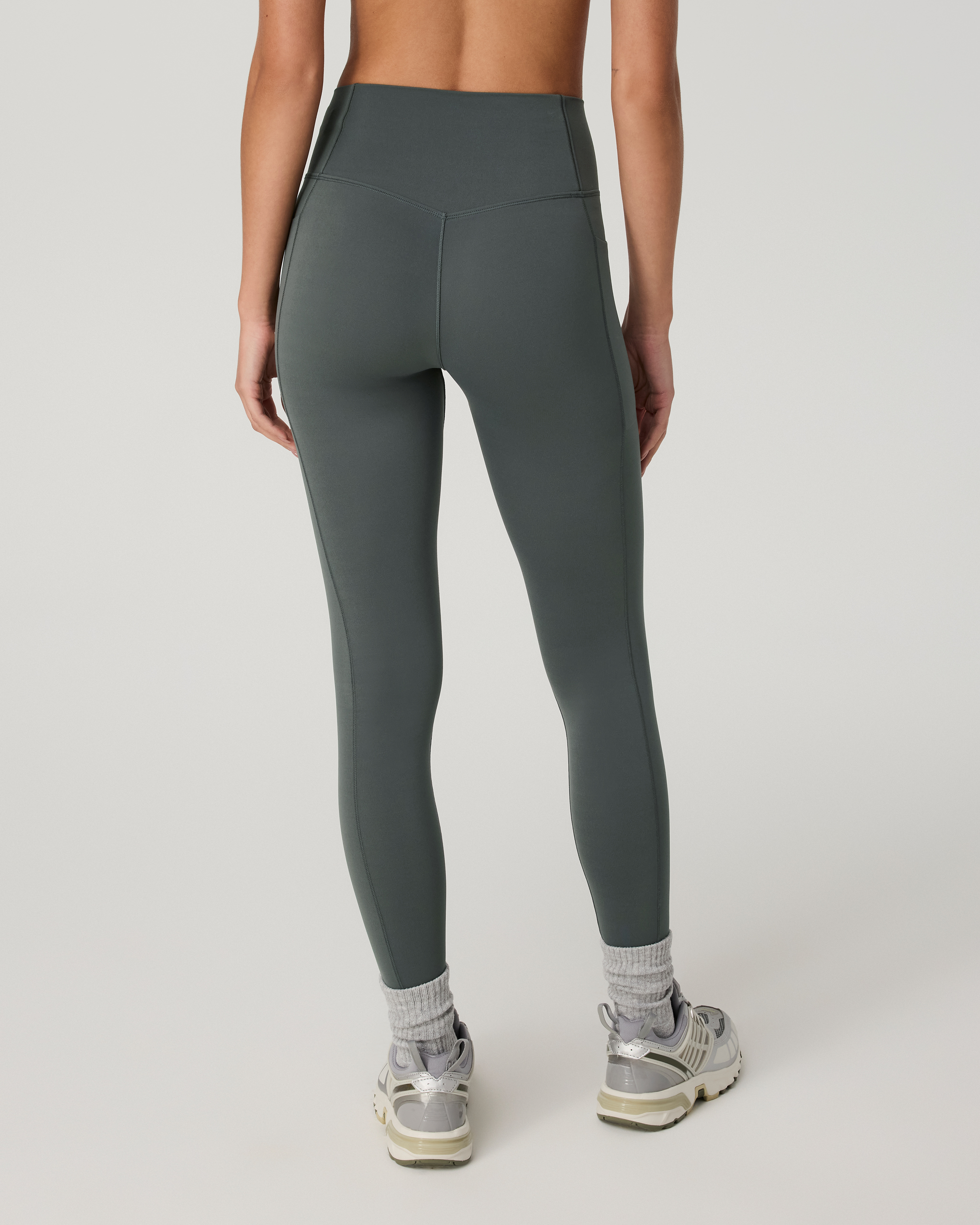Vuori AllTheForm™ Pocket Legging - Short | Dark Jade - Image 3