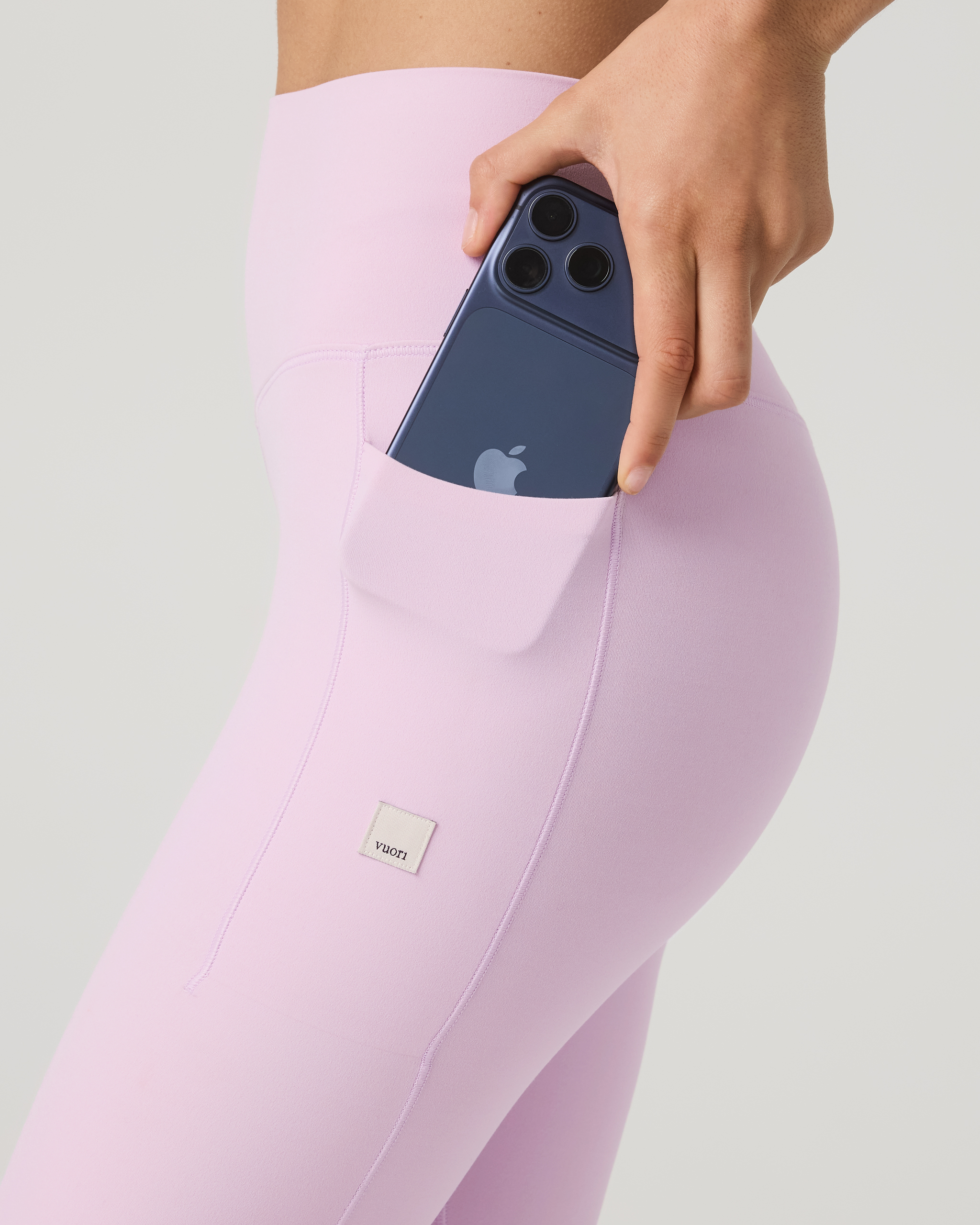 Vuori AllTheForm™ Pocket Legging - Short | Orchid Whisper - Image 2