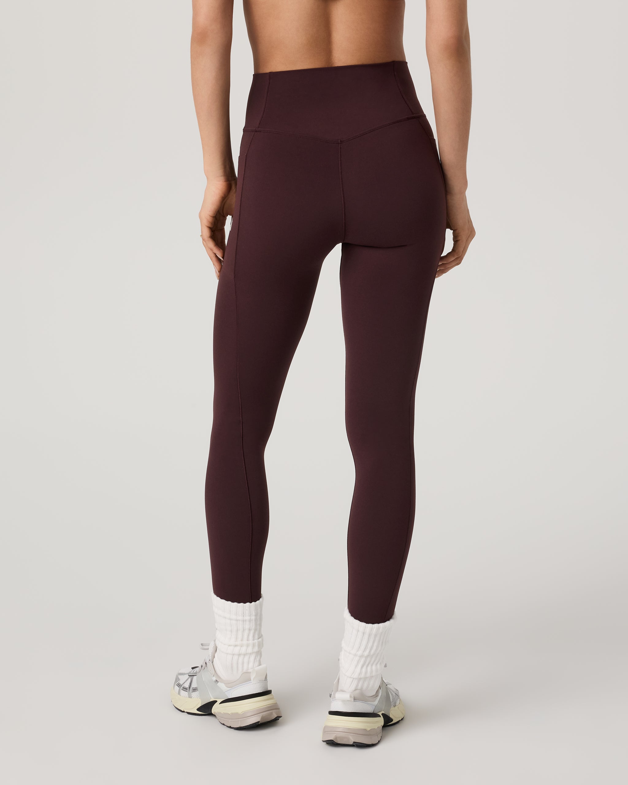 Vuori AllTheForm™ Pocket Legging - Short | Raisin - Image 3