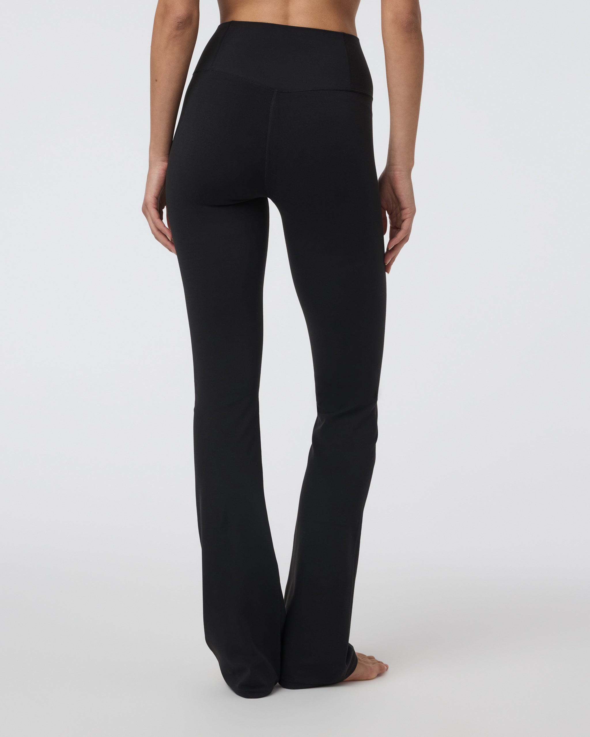 Vuori AllTheFeels™ Slim Flare | Black - Image 3