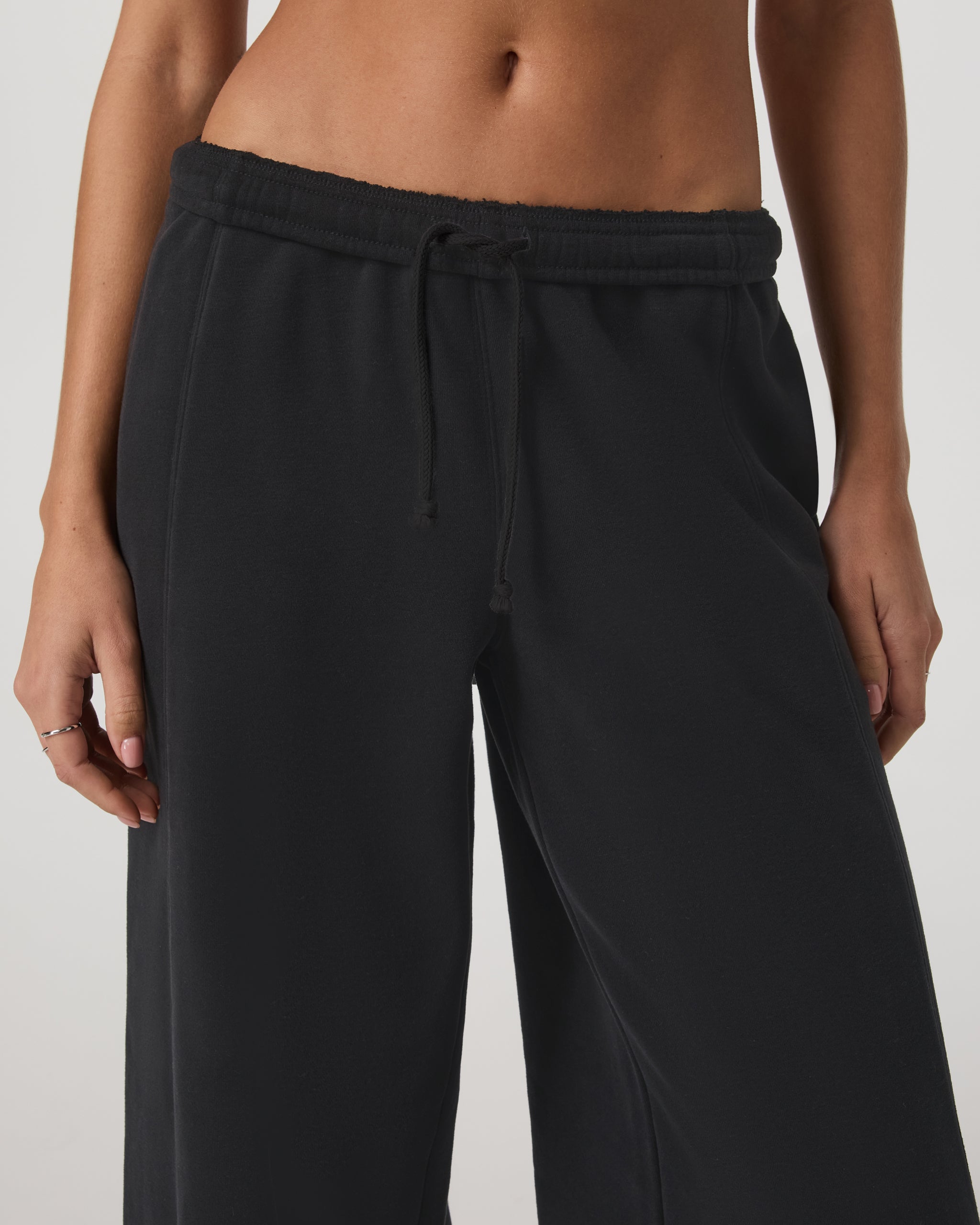 Sedona Barrel Crop Sweatpant | Black - Image 5