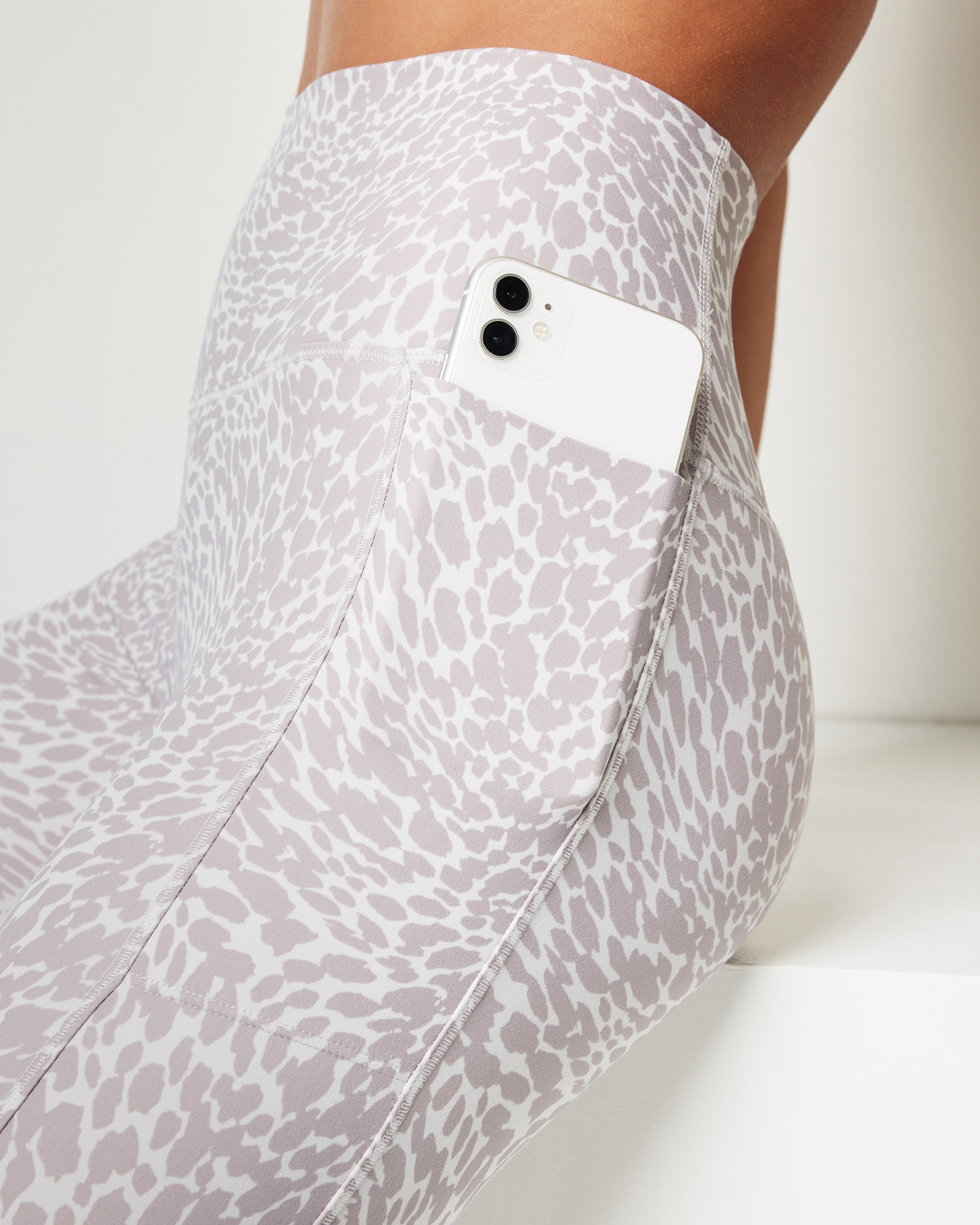 Studio Pocket Legging | Salt Blurred Torrent - Image 4