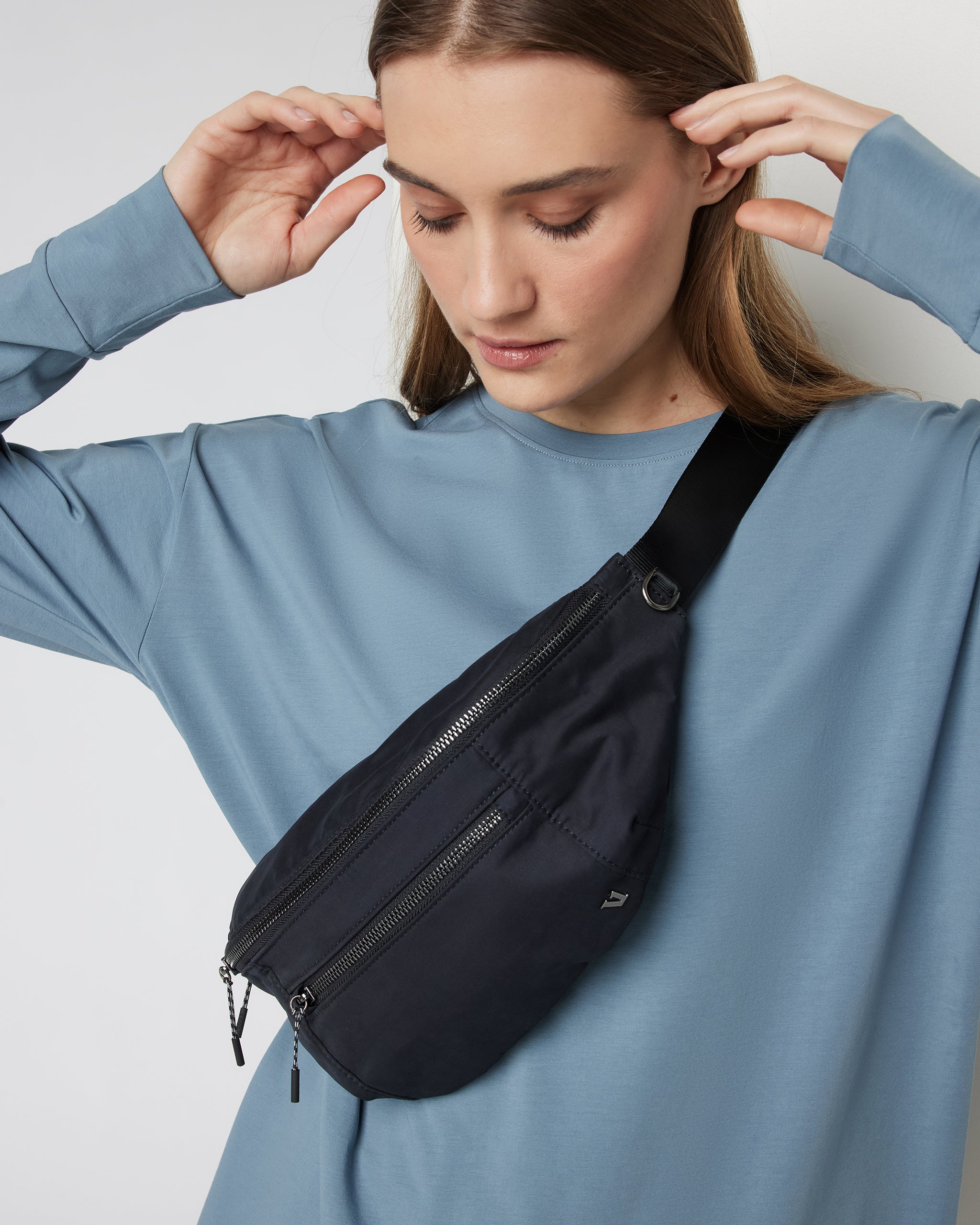 Vuori Sling | Black - Image 2